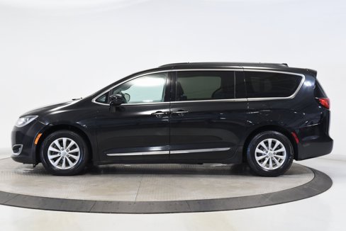 Used 2017 Chrysler Pacifica Touring-L image 5