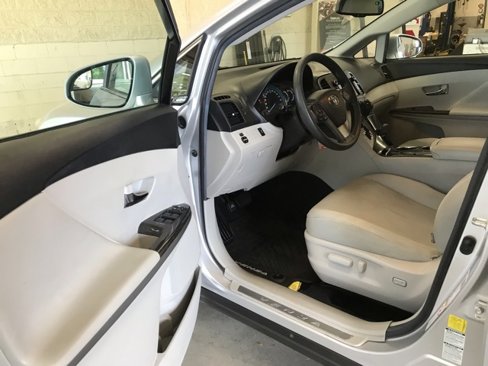 Used 2014 Toyota Venza LE image 11