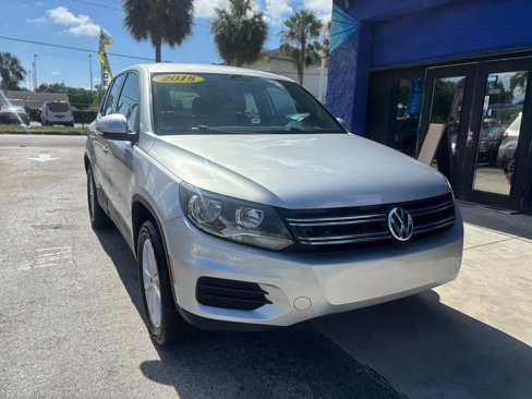 Used 2018 Volkswagen Tiguan Limited w/ Alloy Wheels Package image 2