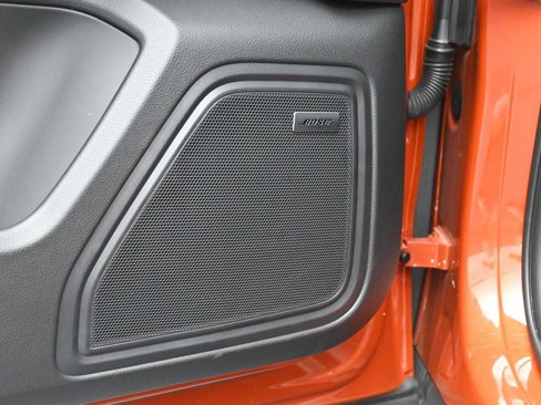 Certified 2025 Porsche Macan image 13
