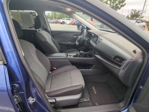 Used 2023 Nissan Rogue SV image 39