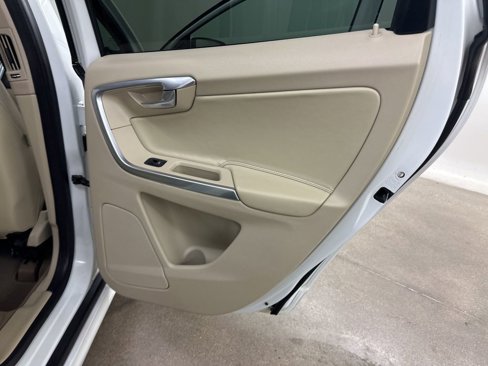 Used 2015 Volvo XC60 T6 Platinum image 21