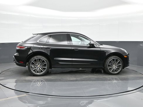 New 2026 Porsche Macan image 2
