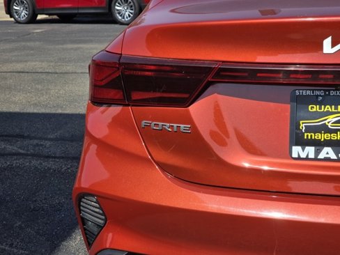 Used 2022 Kia Forte LXS image 11