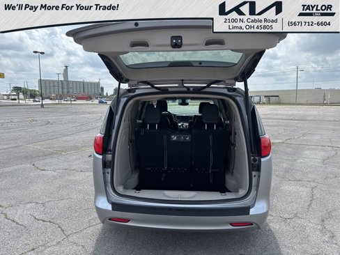 Used 2021 Chrysler Voyager Lxi image 14