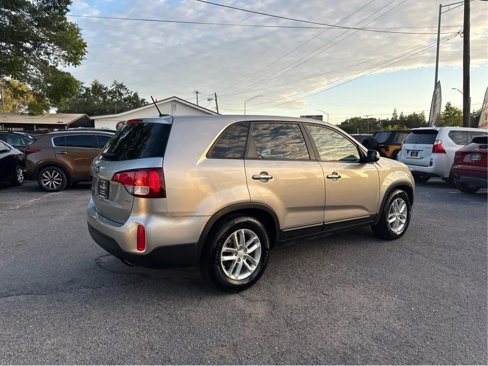 Used 2014 Kia Sorento LX image 5