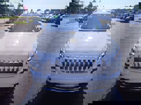Used 2018 Jeep Cherokee Limited image 2