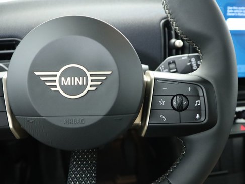 Used 2025 MINI Cooper 2-Door Hardtop image 14