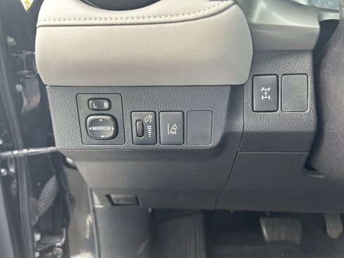 Used 2017 Toyota RAV4 XLE image 15