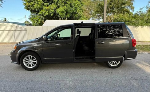 Used 2020 Dodge Grand Caravan SXT image 4