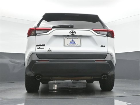 Used 2022 Toyota RAV4 XLE image 15