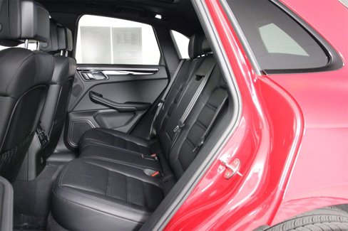 Certified 2025 Porsche Macan Turbo image 33