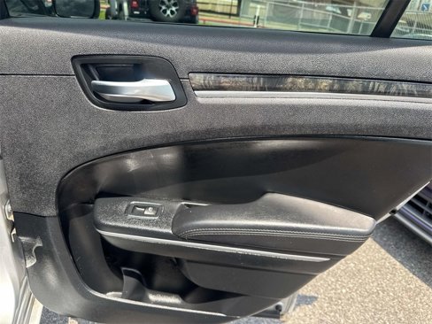 Used 2020 Chrysler 300 Limited image 21