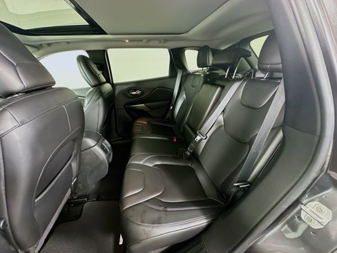Used 2020 Jeep Cherokee Latitude Plus image 24