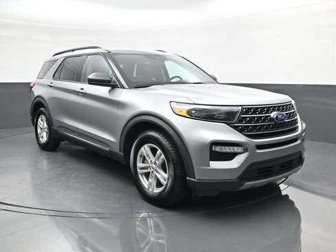 Used 2023 Ford Explorer XLT w/ Equipment Group 202A image 2