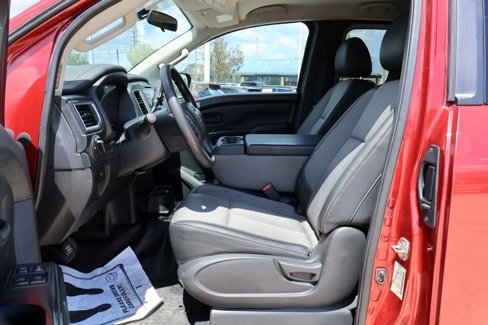 Used 2017 Nissan Titan S image 5
