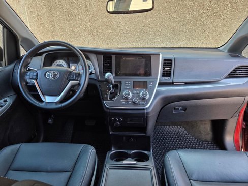 Used 2016 Toyota Sienna SE image 46