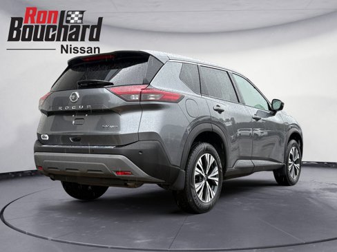 Used 2021 Nissan Rogue SV image 2