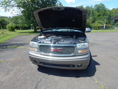 Used 2002 GMC Yukon Denali image 19