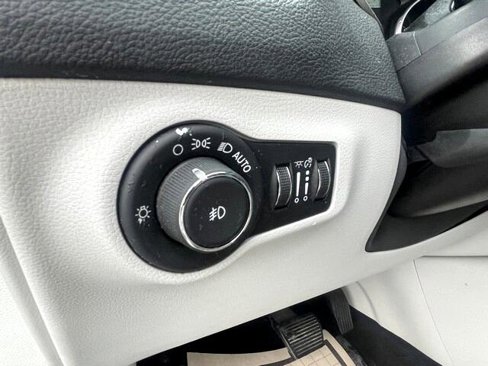 Used 2018 Jeep Compass Limited w/ Navigation Group image 12