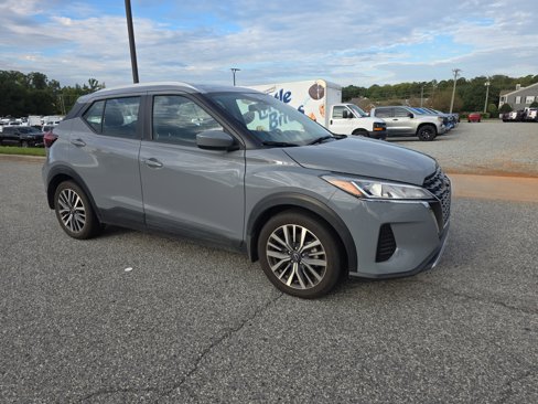 Used 2023 Nissan Kicks SV image 2