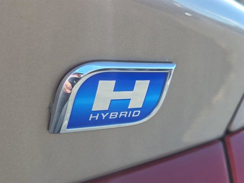 Used 2019 Chevrolet Malibu Hybrid w/ Leather Package image 3