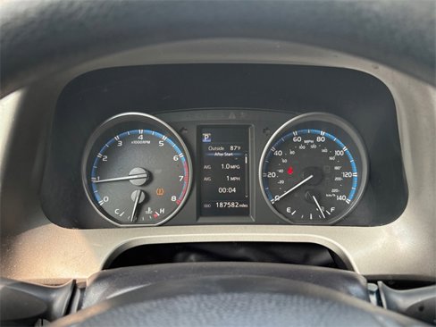 Used 2018 Toyota RAV4 LE image 13