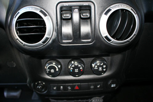 Used 2012 Jeep Wrangler Sahara w/ Connectivity Group image 18