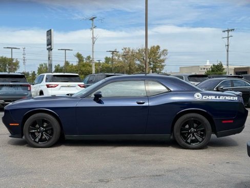 Used 2015 Dodge Challenger SXT w/ Driver Convenience Group image 39