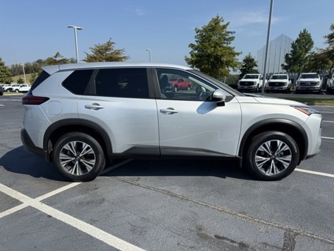 Used 2023 Nissan Rogue SV image 9