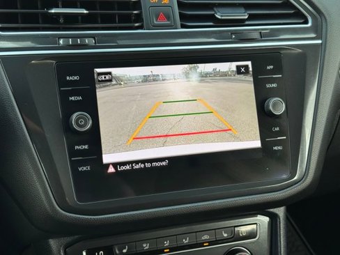 Used 2021 Volkswagen Tiguan SE R-Line image 12