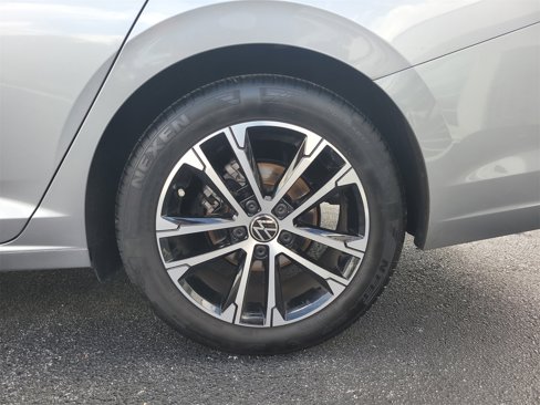 Certified 2025 Volkswagen Jetta Sport image 8