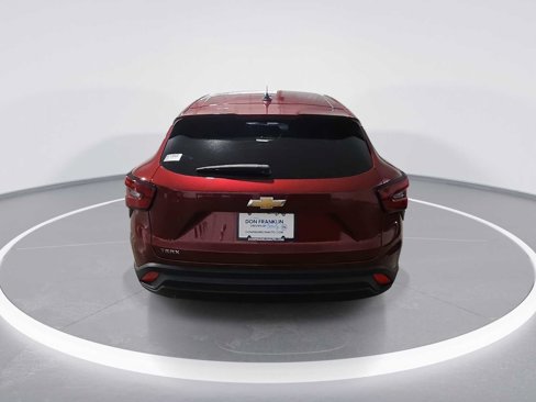 Used 2025 Chevrolet Trax LS image 7