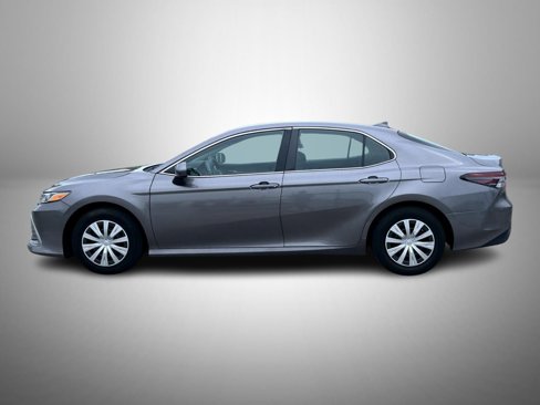 Used 2022 Toyota Camry LE image 8