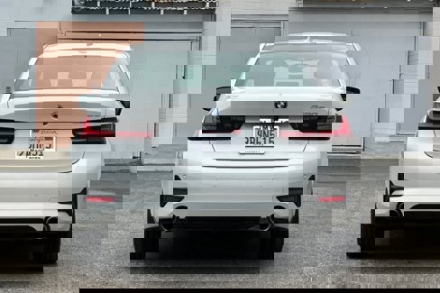 Certified 2022 BMW 330e w/ Premium Package image 9