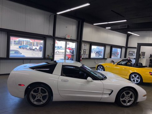 Used 2004 Chevrolet Corvette Coupe w/ Preferred Equipment Group image 13