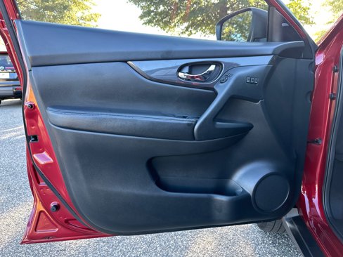 Used 2020 Nissan Rogue SV w/ Premium Package image 10