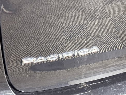 Used 2022 Chrysler Pacifica Touring-L image 22