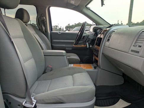 Used 2008 Chrysler Aspen Limited image 28