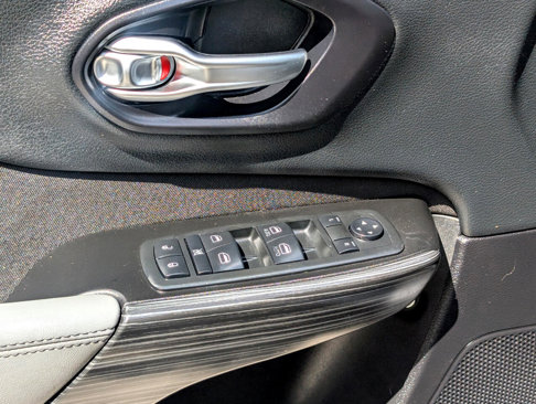 Used 2014 Jeep Cherokee Latitude image 16