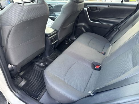 Used 2022 Toyota RAV4 LE image 19
