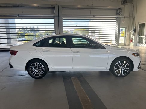 Certified 2025 Volkswagen Jetta Sport image 6