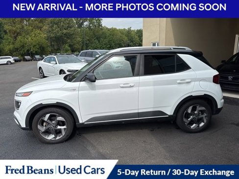 Used 2022 Hyundai Venue Limited w/ Cargo Package image 6