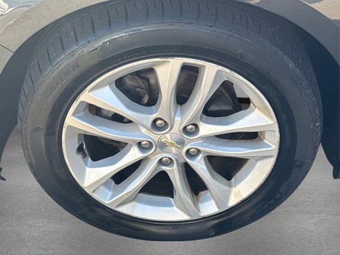 Used 2017 Chevrolet Malibu LT image 12