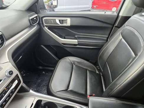 Used 2023 Ford Explorer XLT w/ Equipment Group 202A image 13