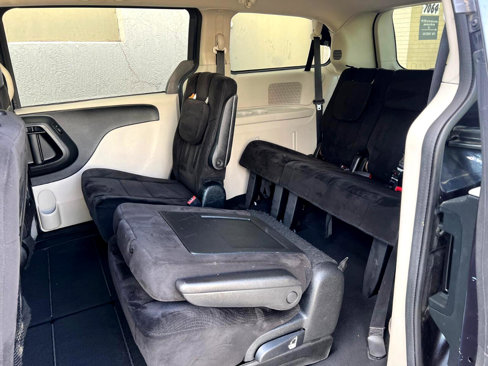 Used 2013 Dodge Grand Caravan SXT image 19