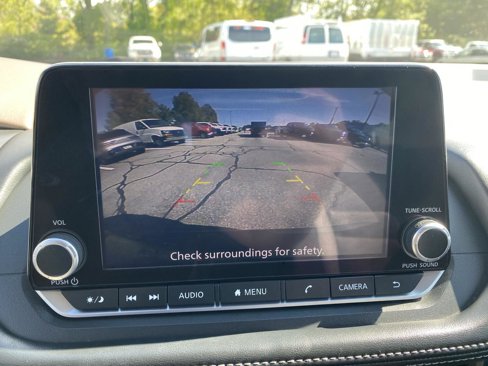 Used 2023 Nissan Rogue SV image 25