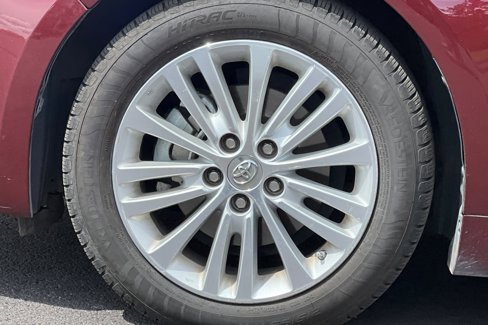 Used 2015 Toyota Avalon Limited image 24