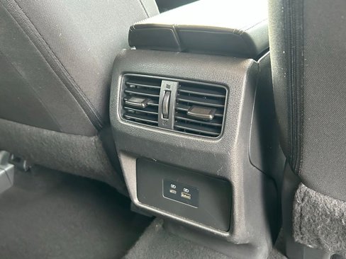 Used 2023 Nissan Rogue SV image 34