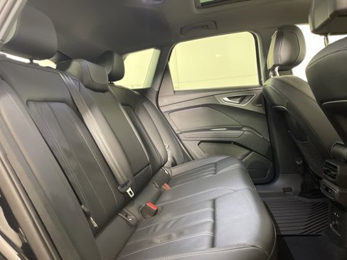 Used 2022 Audi Q4 e-tron Prestige image 17